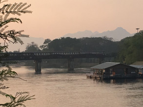Train sur le pont de la rivière Kwai